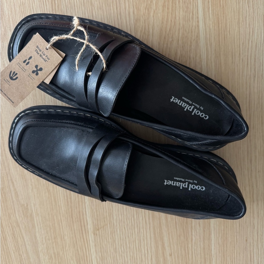 cool planet by Steve Madden Black Loafers
